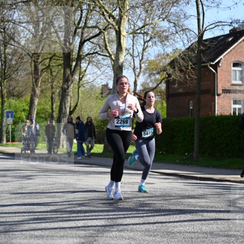 12.04.2026 - 45. Internationalen Wilhelmsburger Insellauf J. Mangold http://msf.ph/oto/9465708 12.04.2026 10:58:51 Ziel 2989, 3825, 5615, 3150, 2269, 5366, 3044, 3045, 3582, 4896, 2308 meine-sportfotos.de