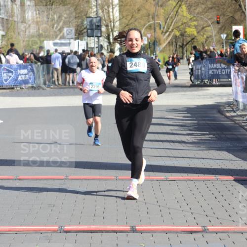 12.04.2026 - 45. Internationalen Wilhelmsburger Insellauf Strokosch-Dieckow http://msf.ph/oto/9465717 12.04.2026 11:16:11 Ziel 2343, 2295 meine-sportfotos.de