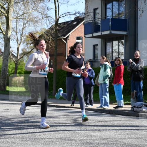 12.04.2026 - 45. Internationalen Wilhelmsburger Insellauf J. Mangold http://msf.ph/oto/9465720 12.04.2026 10:58:52 Ziel 2989, 3825, 5615, 3150, 2269, 5366, 3044, 3045, 3582, 4896, 2308, 5419, 2931, 2930 meine-sportfotos.de