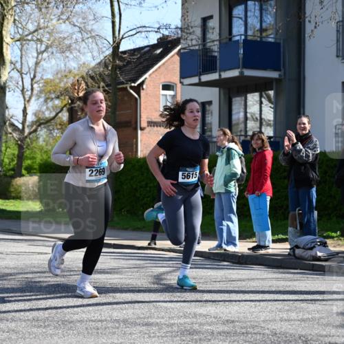 12.04.2026 - 45. Internationalen Wilhelmsburger Insellauf J. Mangold http://msf.ph/oto/9465721 12.04.2026 10:58:52 Ziel 2989, 3825, 5615, 3150, 2269, 5366, 3044, 3045, 3582, 4896, 2308, 5419, 2931, 2930 meine-sportfotos.de