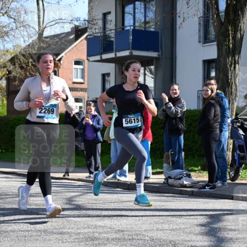 12.04.2026 - 45. Internationalen Wilhelmsburger Insellauf J. Mangold http://msf.ph/oto/9465724 12.04.2026 10:58:52 Ziel 2989, 3825, 5615, 3150, 2269, 5366, 3044, 3045, 3582, 4896, 2308, 5419, 2931, 2930 meine-sportfotos.de