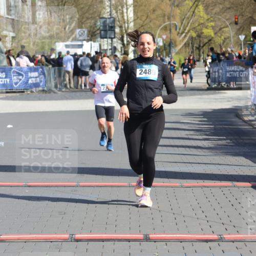 12.04.2026 - 45. Internationalen Wilhelmsburger Insellauf Strokosch-Dieckow http://msf.ph/oto/9465725 12.04.2026 11:16:11 Ziel 2343, 2295 meine-sportfotos.de