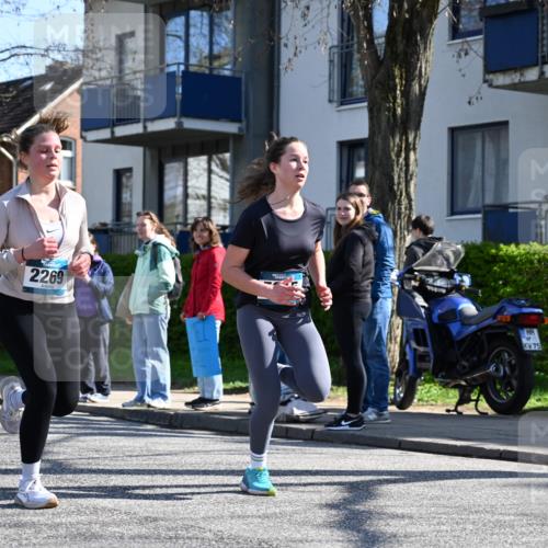 12.04.2026 - 45. Internationalen Wilhelmsburger Insellauf J. Mangold http://msf.ph/oto/9465727 12.04.2026 10:58:52 Ziel 2989, 3825, 5615, 3150, 2269, 5366, 3044, 3045, 3582, 4896, 2308, 5419, 2931, 2930 meine-sportfotos.de
