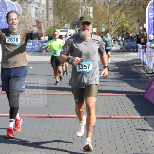 12.04.2026 - 45. Internationalen Wilhelmsburger Insellauf Strokosch-Dieckow http://msf.ph/oto/9465735 12.04.2026 10:58:36 Ziel 3997, 2818, 3257, 2499, 2194, 2900 meine-sportfotos.de