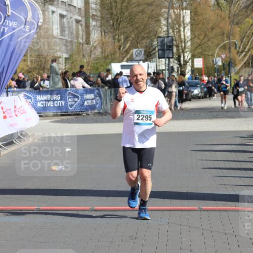 12.04.2026 - 45. Internationalen Wilhelmsburger Insellauf Strokosch-Dieckow http://msf.ph/oto/9465759 12.04.2026 11:16:15 Ziel 2295 meine-sportfotos.de