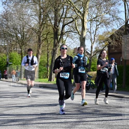 12.04.2026 - 45. Internationalen Wilhelmsburger Insellauf J. Mangold http://msf.ph/oto/9465760 12.04.2026 10:59:06 Ziel 5366, 3044, 3045, 3582, 4896, 2308, 5419, 2931, 2930, 4004, 4004, 2858, 5699, 5698, 4101, 2529 meine-sportfotos.de