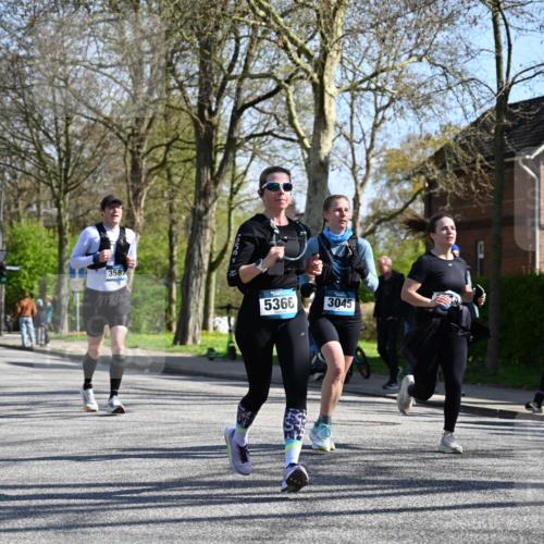 12.04.2026 - 45. Internationalen Wilhelmsburger Insellauf J. Mangold http://msf.ph/oto/9465764 12.04.2026 10:59:06 Ziel 5366, 3044, 3045, 3582, 4896, 2308, 5419, 2931, 2930, 4004, 4004, 2858, 5699, 5698, 4101, 2529 meine-sportfotos.de