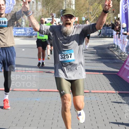 12.04.2026 - 45. Internationalen Wilhelmsburger Insellauf Strokosch-Dieckow http://msf.ph/oto/9465775 12.04.2026 10:58:36 Ziel 3997, 2818, 3257, 2499, 2194, 2900 meine-sportfotos.de