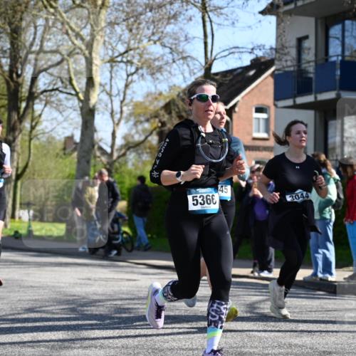 12.04.2026 - 45. Internationalen Wilhelmsburger Insellauf J. Mangold http://msf.ph/oto/9465779 12.04.2026 10:59:07 Ziel 5366, 3044, 3045, 3582, 4896, 2308, 2308, 5419, 2931, 2930, 4004, 2858, 2858, 5699, 5698, 4101, 2529, 3194 meine-sportfotos.de