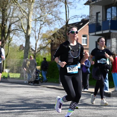 12.04.2026 - 45. Internationalen Wilhelmsburger Insellauf J. Mangold http://msf.ph/oto/9465782 12.04.2026 10:59:07 Ziel 5366, 3044, 3045, 3582, 4896, 2308, 2308, 5419, 2931, 2930, 4004, 2858, 2858, 5699, 5698, 4101, 2529, 3194 meine-sportfotos.de