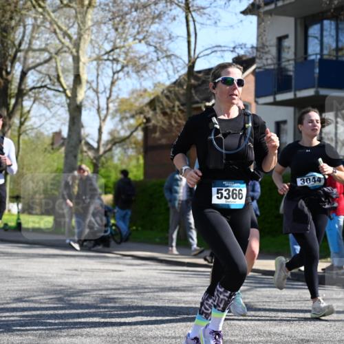 12.04.2026 - 45. Internationalen Wilhelmsburger Insellauf J. Mangold http://msf.ph/oto/9465783 12.04.2026 10:59:07 Ziel 5366, 3044, 3045, 3582, 4896, 2308, 2308, 5419, 2931, 2930, 4004, 2858, 2858, 5699, 5698, 4101, 2529, 3194 meine-sportfotos.de