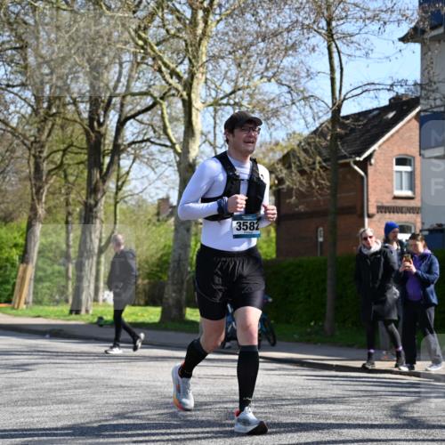 12.04.2026 - 45. Internationalen Wilhelmsburger Insellauf J. Mangold http://msf.ph/oto/9465792 12.04.2026 10:59:09 Ziel 5366, 3044, 3045, 3582, 4896, 2308, 5419, 2931, 2930, 4004, 2858, 5699, 5698, 4101, 2529, 3194 meine-sportfotos.de