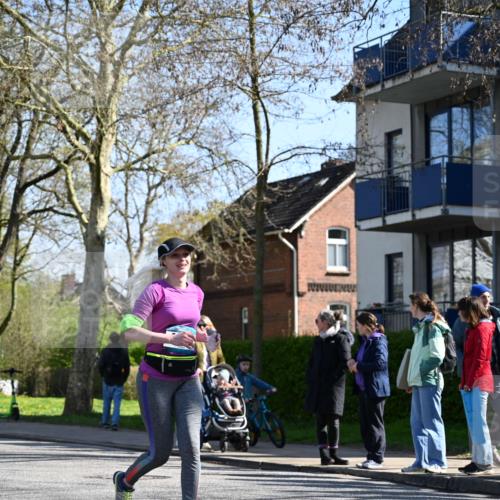 12.04.2026 - 45. Internationalen Wilhelmsburger Insellauf J. Mangold http://msf.ph/oto/9465800 12.04.2026 10:59:11 Ziel 5366, 3044, 3045, 3582, 4896, 2308, 5419, 2931, 2930, 4004, 2858, 5699, 5698, 4101, 2529, 3194 meine-sportfotos.de