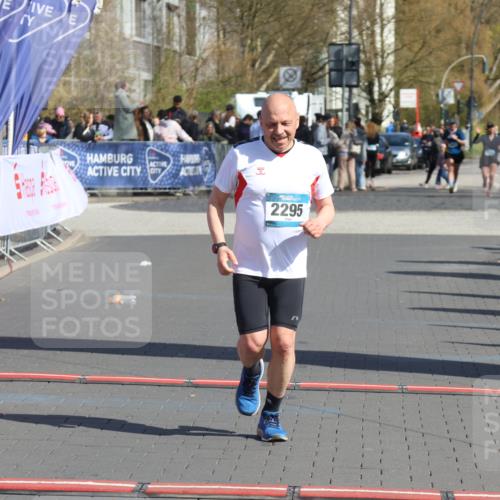 12.04.2026 - 45. Internationalen Wilhelmsburger Insellauf Strokosch-Dieckow http://msf.ph/oto/9465826 12.04.2026 11:16:15 Ziel 2295 meine-sportfotos.de