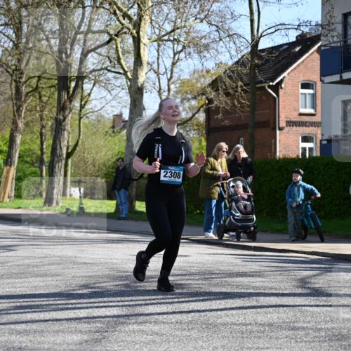 12.04.2026 - 45. Internationalen Wilhelmsburger Insellauf J. Mangold http://msf.ph/oto/9465827 12.04.2026 10:59:18 Ziel 5366, 3044, 3045, 3582, 4896, 2308, 5419, 2931, 2930, 4004, 4004, 2858, 5699, 5698, 4101, 2529, 2529, 3194, 3367, 3468, 2665 meine-sportfotos.de