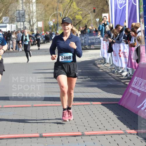 12.04.2026 - 45. Internationalen Wilhelmsburger Insellauf Strokosch-Dieckow http://msf.ph/oto/9465838 12.04.2026 11:16:28 Ziel 2467, 2468 meine-sportfotos.de
