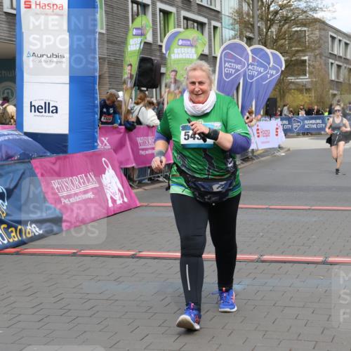 12.04.2026 - 45. Internationalen Wilhelmsburger Insellauf Strokosch-Dieckow http://msf.ph/oto/9465847 12.04.2026 13:12:39 Ziel 5437, 4847, 4846 meine-sportfotos.de