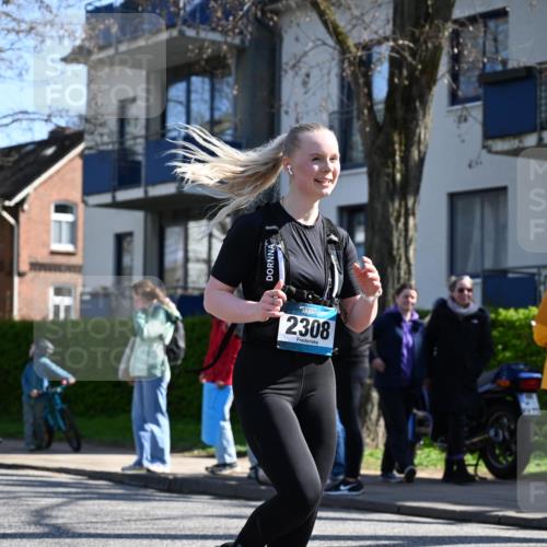 12.04.2026 - 45. Internationalen Wilhelmsburger Insellauf J. Mangold http://msf.ph/oto/9465854 12.04.2026 10:59:19 Ziel 5366, 3044, 3045, 3582, 4896, 2308, 5419, 2931, 2930, 4004, 2858, 2858, 5699, 5698, 4101, 2529, 3194, 3194, 3367, 3468, 2665 meine-sportfotos.de