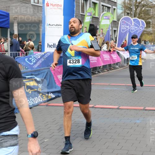 12.04.2026 - 45. Internationalen Wilhelmsburger Insellauf Strokosch-Dieckow http://msf.ph/oto/9465904 12.04.2026 13:12:31 Ziel 2024, 4328, 4276, 5031, 4532, 2742 meine-sportfotos.de