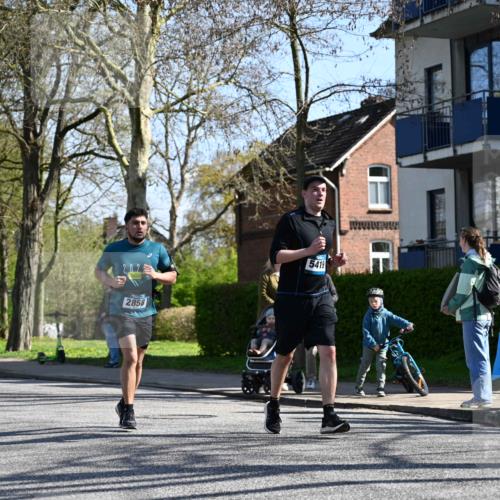 12.04.2026 - 45. Internationalen Wilhelmsburger Insellauf J. Mangold http://msf.ph/oto/9465911 12.04.2026 10:59:26 Ziel 4896, 2308, 5419, 2931, 2930, 4004, 2858, 5699, 5698, 4101, 2529, 3194, 3367, 3468, 2665, 2988, 4289, 3723, 3797, 3727 meine-sportfotos.de