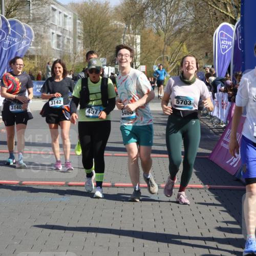 12.04.2026 - 45. Internationalen Wilhelmsburger Insellauf Strokosch-Dieckow http://msf.ph/oto/9465920 12.04.2026 10:58:59 Ziel 3968, 4577, 5703, 3142, 5468, 3140, 4071, 2553 meine-sportfotos.de