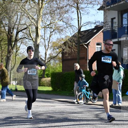 12.04.2026 - 45. Internationalen Wilhelmsburger Insellauf J. Mangold http://msf.ph/oto/9465937 12.04.2026 10:59:35 Ziel 5419, 2931, 2930, 4004, 2858, 5699, 5698, 4101, 2529, 3194, 3367, 3468, 2665, 2988, 4289, 3723, 3797, 3727, 2166 meine-sportfotos.de