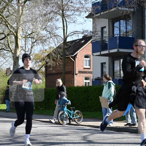 12.04.2026 - 45. Internationalen Wilhelmsburger Insellauf J. Mangold http://msf.ph/oto/9465945 12.04.2026 10:59:35 Ziel 5419, 2931, 2930, 4004, 2858, 5699, 5698, 4101, 2529, 3194, 3367, 3468, 2665, 2988, 4289, 3723, 3797, 3727, 2166 meine-sportfotos.de