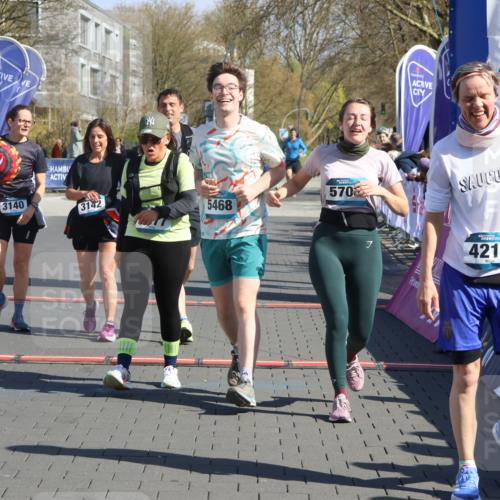 12.04.2026 - 45. Internationalen Wilhelmsburger Insellauf Strokosch-Dieckow http://msf.ph/oto/9465949 12.04.2026 10:58:59 Ziel 3968, 4577, 5703, 3142, 5468, 3140, 4071, 2553 meine-sportfotos.de
