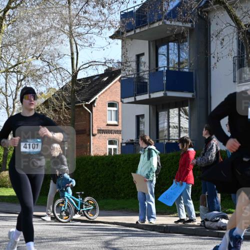 12.04.2026 - 45. Internationalen Wilhelmsburger Insellauf J. Mangold http://msf.ph/oto/9465950 12.04.2026 10:59:36 Ziel 5419, 2931, 2930, 4004, 2858, 5699, 5698, 4101, 2529, 3194, 3367, 3468, 2665, 2988, 4289, 3723, 3797, 3727, 3727, 2166, 2977, 4107 meine-sportfotos.de
