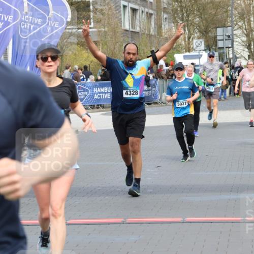 12.04.2026 - 45. Internationalen Wilhelmsburger Insellauf Strokosch-Dieckow http://msf.ph/oto/9465951 12.04.2026 13:12:27 Ziel 4480, 4987, 2445, 4930, 2024, 4328, 4276, 5031 meine-sportfotos.de