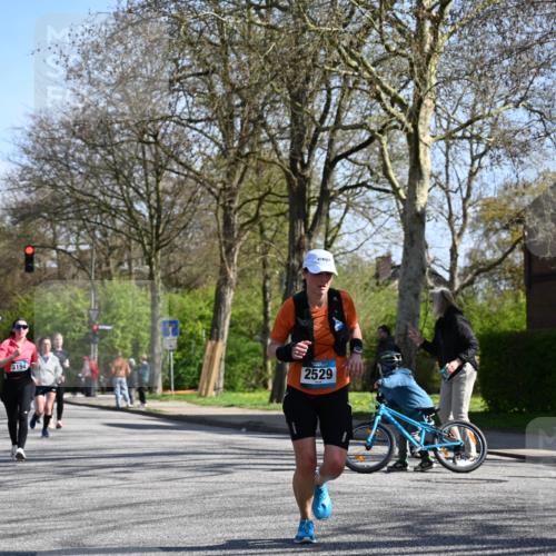 12.04.2026 - 45. Internationalen Wilhelmsburger Insellauf J. Mangold http://msf.ph/oto/9465960 12.04.2026 10:59:38 Ziel 5419, 2931, 2930, 4004, 2858, 5699, 5698, 4101, 2529, 3194, 3367, 3468, 2665, 2988, 4289, 3723, 3797, 3727, 2166, 2977, 4107, 4152 meine-sportfotos.de