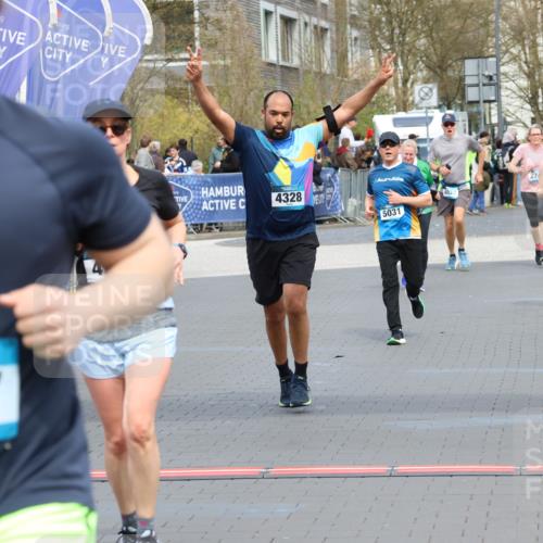 12.04.2026 - 45. Internationalen Wilhelmsburger Insellauf Strokosch-Dieckow http://msf.ph/oto/9465962 12.04.2026 13:12:27 Ziel 4480, 4987, 2445, 4930, 2024, 4328, 4276, 5031 meine-sportfotos.de