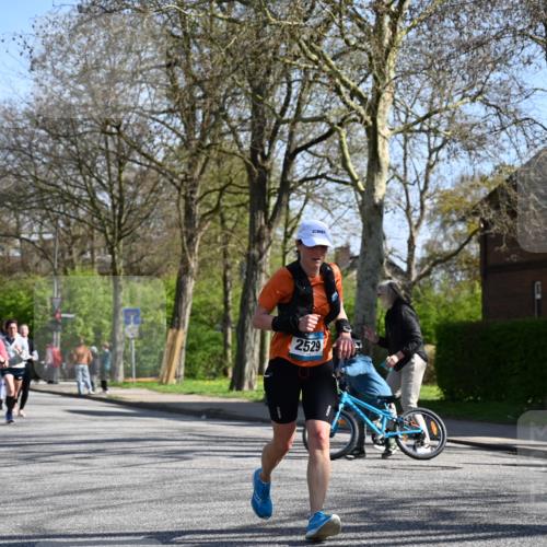 12.04.2026 - 45. Internationalen Wilhelmsburger Insellauf J. Mangold http://msf.ph/oto/9465963 12.04.2026 10:59:38 Ziel 5419, 2931, 2930, 4004, 2858, 5699, 5698, 4101, 2529, 3194, 3367, 3468, 2665, 2988, 4289, 3723, 3797, 3727, 2166, 2977, 4107, 4152 meine-sportfotos.de