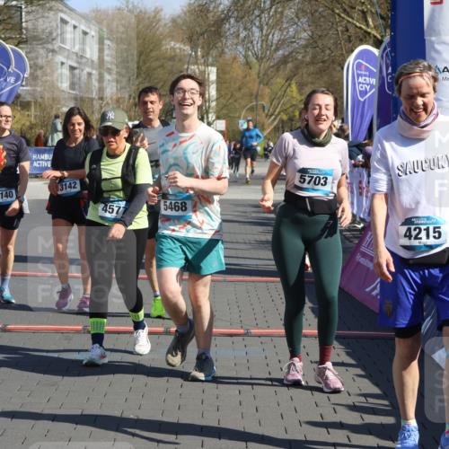 12.04.2026 - 45. Internationalen Wilhelmsburger Insellauf Strokosch-Dieckow http://msf.ph/oto/9465964 12.04.2026 10:59:00 Ziel 4577, 5703, 3142, 5468, 3140, 4071, 2553 meine-sportfotos.de