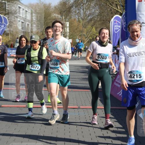 12.04.2026 - 45. Internationalen Wilhelmsburger Insellauf Strokosch-Dieckow http://msf.ph/oto/9465969 12.04.2026 10:59:00 Ziel 4577, 5703, 3142, 5468, 3140, 4071, 2553 meine-sportfotos.de