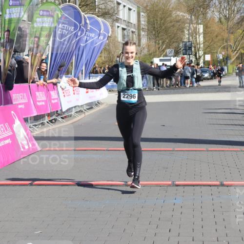 12.04.2026 - 45. Internationalen Wilhelmsburger Insellauf Strokosch-Dieckow http://msf.ph/oto/9465976 12.04.2026 11:16:33 Ziel 2467, 2468, 2296 meine-sportfotos.de