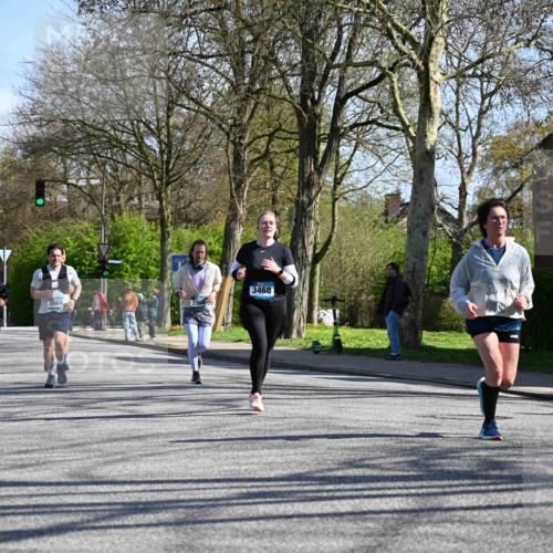 12.04.2026 - 45. Internationalen Wilhelmsburger Insellauf J. Mangold http://msf.ph/oto/9465996 12.04.2026 10:59:44 Ziel 2858, 5699, 5698, 4101, 2529, 3194, 3367, 3468, 2665, 2988, 4289, 3723, 2988, 4289, 3723, 3797, 3727, 2166, 2977, 4107, 4152, 2646, 4991, 4993 meine-sportfotos.de