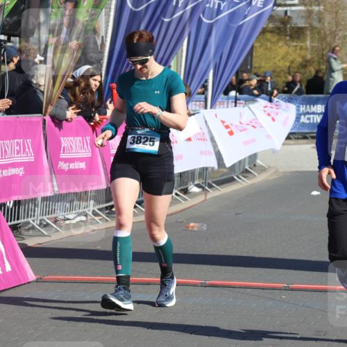12.04.2026 - 45. Internationalen Wilhelmsburger Insellauf Strokosch-Dieckow http://msf.ph/oto/9466001 12.04.2026 10:59:13 Ziel 2989, 3825, 5615, 3150 meine-sportfotos.de