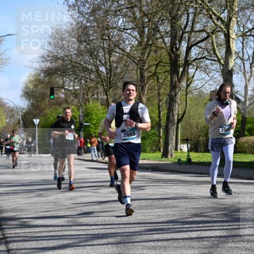 12.04.2026 - 45. Internationalen Wilhelmsburger Insellauf J. Mangold http://msf.ph/oto/9466017 12.04.2026 10:59:47 Ziel 5699, 5698, 4101, 2529, 3194, 3367, 3468, 2665, 2988, 4289, 3723, 3797, 3727, 2166, 2977, 4107, 4152, 2646, 4991, 4993 meine-sportfotos.de