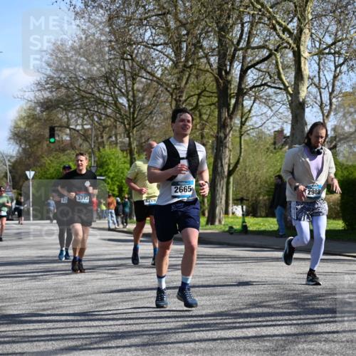 12.04.2026 - 45. Internationalen Wilhelmsburger Insellauf J. Mangold http://msf.ph/oto/9466023 12.04.2026 10:59:47 Ziel 5699, 5698, 4101, 2529, 3194, 3367, 3468, 2665, 2988, 4289, 3723, 3797, 3727, 2166, 2977, 4107, 4152, 2646, 4991, 4993 meine-sportfotos.de