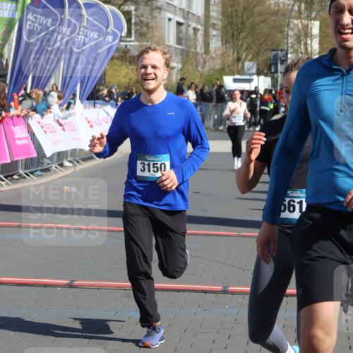 12.04.2026 - 45. Internationalen Wilhelmsburger Insellauf Strokosch-Dieckow http://msf.ph/oto/9466025 12.04.2026 10:59:14 Ziel 2989, 3825, 5615, 3150 meine-sportfotos.de