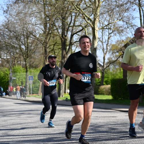 12.04.2026 - 45. Internationalen Wilhelmsburger Insellauf J. Mangold http://msf.ph/oto/9466064 12.04.2026 10:59:51 Ziel 4101, 2529, 3194, 3367, 3468, 2665, 2988, 4289, 3723, 3797, 3727, 2166, 2977, 4107, 4152, 2646, 4991, 4993, 3953 meine-sportfotos.de