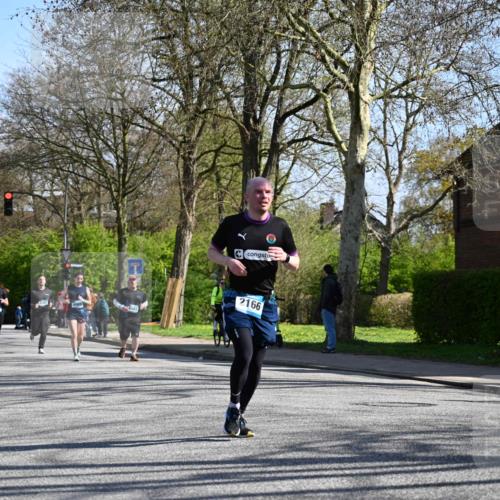 12.04.2026 - 45. Internationalen Wilhelmsburger Insellauf J. Mangold http://msf.ph/oto/9466091 12.04.2026 11:00:01 Ziel 3367, 3468, 2665, 2988, 4289, 3723, 3797, 3727, 2166, 2977, 4107, 4152, 2646, 4991, 4993, 3953, 3953, 3373, 4632, 2389 meine-sportfotos.de