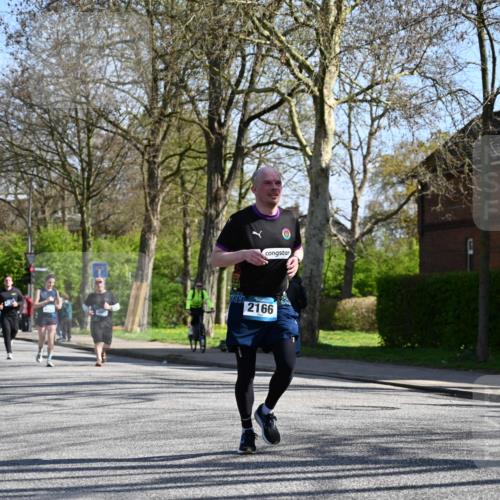 12.04.2026 - 45. Internationalen Wilhelmsburger Insellauf J. Mangold http://msf.ph/oto/9466099 12.04.2026 11:00:02 Ziel 3367, 3468, 2665, 2988, 4289, 3723, 3797, 3727, 2166, 2977, 4107, 4152, 4152, 2646, 4991, 4993, 3953, 3373, 4632, 2389, 3725 meine-sportfotos.de