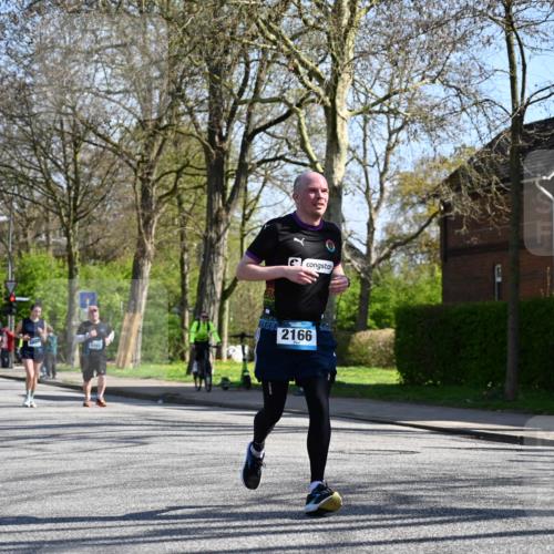 12.04.2026 - 45. Internationalen Wilhelmsburger Insellauf J. Mangold http://msf.ph/oto/9466101 12.04.2026 11:00:02 Ziel 3367, 3468, 2665, 2988, 4289, 3723, 3797, 3727, 2166, 2977, 4107, 4152, 4152, 2646, 4991, 4993, 3953, 3373, 4632, 2389, 3725 meine-sportfotos.de