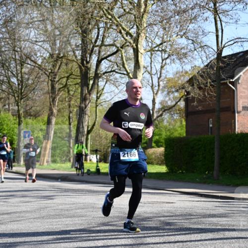 12.04.2026 - 45. Internationalen Wilhelmsburger Insellauf J. Mangold http://msf.ph/oto/9466102 12.04.2026 11:00:02 Ziel 3367, 3468, 2665, 2988, 4289, 3723, 3797, 3727, 2166, 2977, 4107, 4152, 4152, 2646, 4991, 4993, 3953, 3373, 4632, 2389, 3725 meine-sportfotos.de
