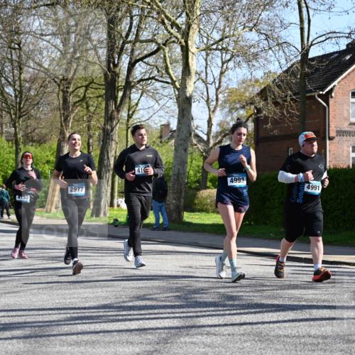 12.04.2026 - 45. Internationalen Wilhelmsburger Insellauf J. Mangold http://msf.ph/oto/9466112 12.04.2026 11:00:08 Ziel 2988, 4289, 3723, 3797, 3727, 2166, 2977, 4107, 4152, 2646, 4991, 4993, 3953, 3373, 4632, 2389, 3725 meine-sportfotos.de