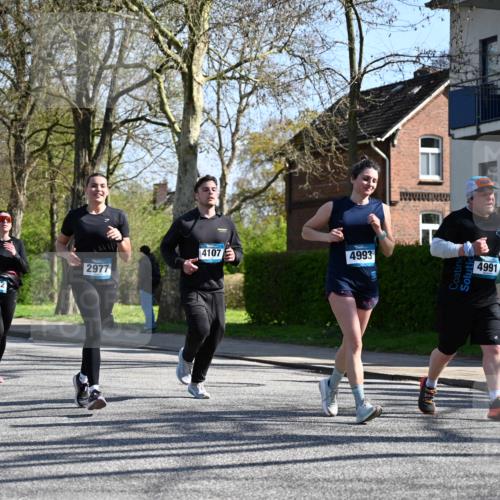 12.04.2026 - 45. Internationalen Wilhelmsburger Insellauf J. Mangold http://msf.ph/oto/9466126 12.04.2026 11:00:09 Ziel 2988, 4289, 3723, 3797, 3727, 2166, 2977, 4107, 4152, 2646, 4991, 4993, 3953, 3373, 4632, 4632, 2389, 3725 meine-sportfotos.de