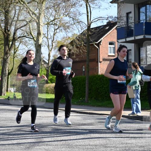12.04.2026 - 45. Internationalen Wilhelmsburger Insellauf J. Mangold http://msf.ph/oto/9466140 12.04.2026 11:00:09 Ziel 2988, 4289, 3723, 3797, 3727, 2166, 2977, 4107, 4152, 2646, 4991, 4993, 3953, 3373, 4632, 4632, 2389, 3725 meine-sportfotos.de