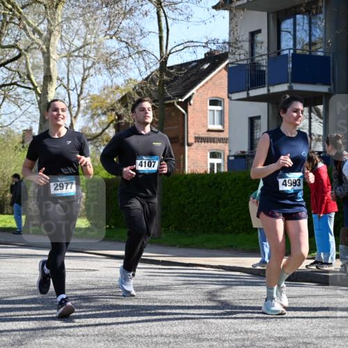 12.04.2026 - 45. Internationalen Wilhelmsburger Insellauf J. Mangold http://msf.ph/oto/9466146 12.04.2026 11:00:09 Ziel 2988, 4289, 3723, 3797, 3727, 2166, 2977, 4107, 4152, 2646, 4991, 4993, 3953, 3373, 4632, 4632, 2389, 3725 meine-sportfotos.de